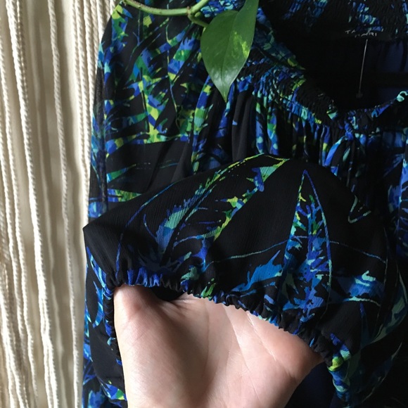 NWOT Black Tropical Abstract Peasant Blouse - Picture 3 of 5